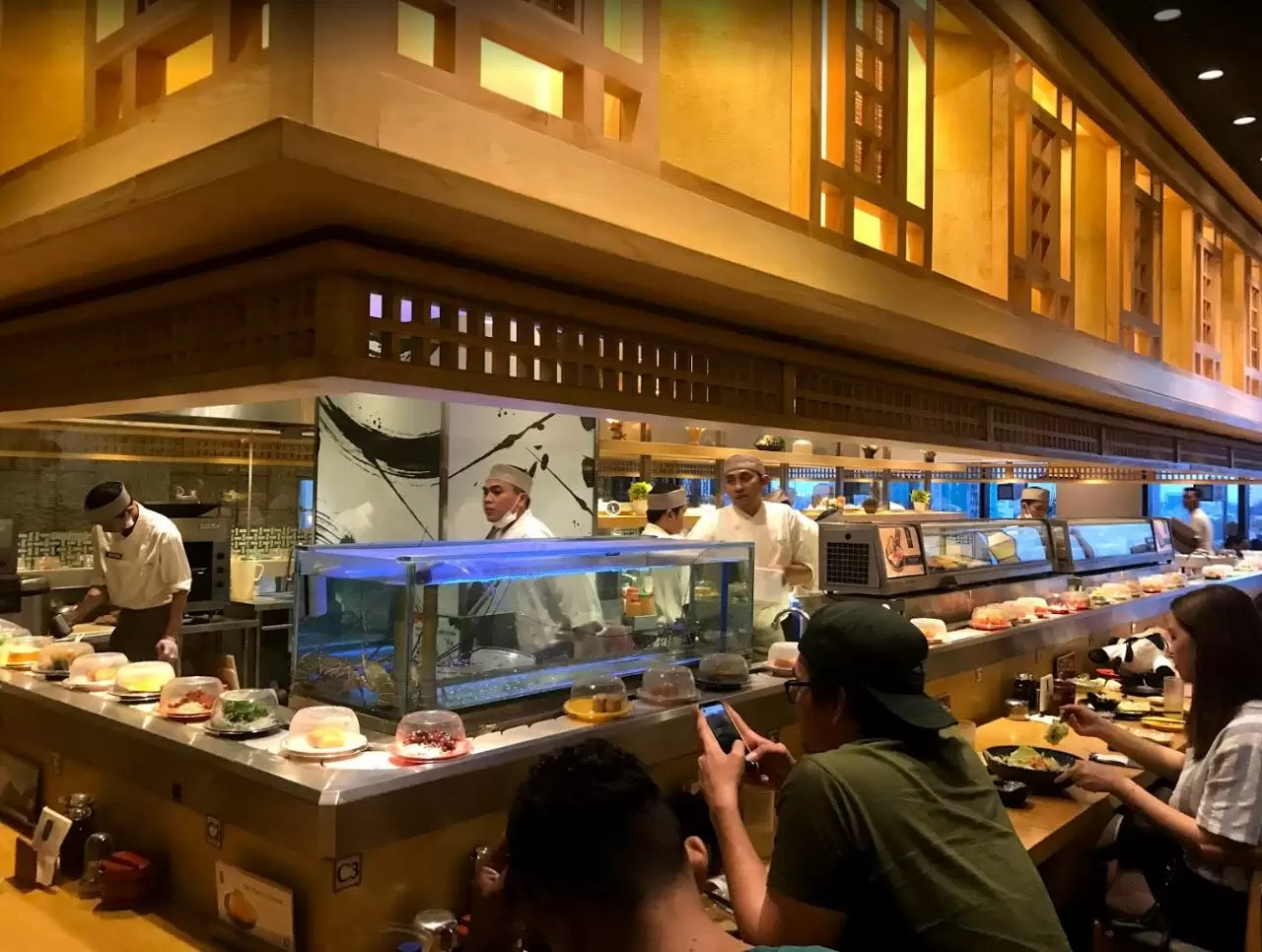 Suasana ruang makan Sushi Tei Jakarta Selatan